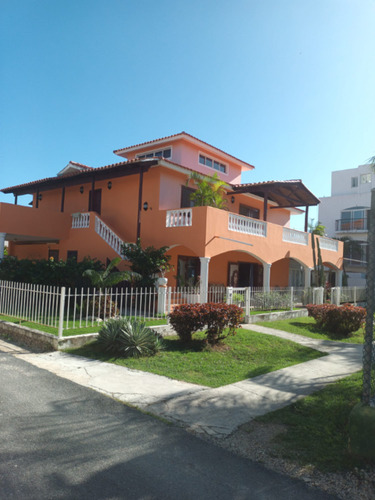Excepcional Construccion En El Corazon De Dominicus, Bayahibe. Casa Construida Para Residencia Y Negocio.