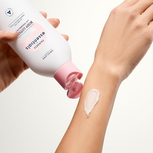Imagen 5 de 8 de Gel Dermolimpiador + Loción Con Vitamina E Y B3 + Esponja