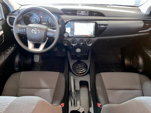 Imagen 9 de 17 de Toyota Hilux 2022 2.4 Cd Dx 150cv 4x4