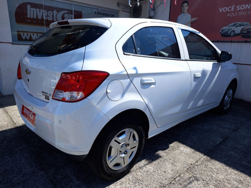 Imagem 7 de 13 de Chevrolet Onix