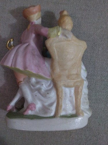 Bibelô Casal Romântico Em Biscuit Cena Galante (Usado)
