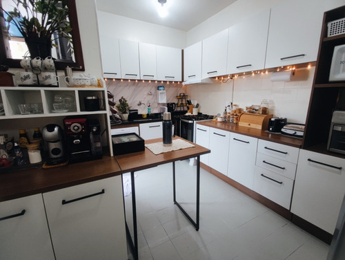 Apartamento Amplo, Seminovo, Recém Reformado, Próximo Do Centro De Angra Do Sreis