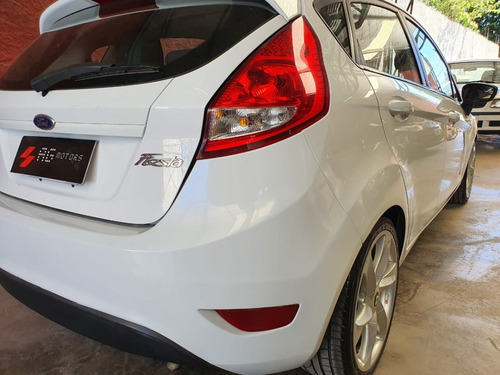 Ford Fiesta Kinectic Titanium 2012