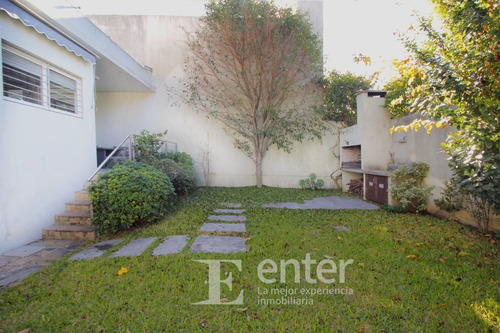 Imagen 24 de 25 de Divina - Gran Casa Con Hermoso Jardín- Zona Residencial De Parque Batlle - 4 Dormitorios / 3 Baños Construidos 224 M2 / Terreno 331 M2. Lugar Para Dos Vehículos.
