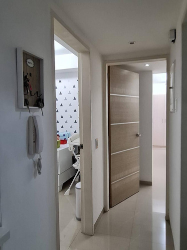Imagen 9 de 14 de Venta De Exclusivo Apartamento En Mañongo Resd. Puerta Real.