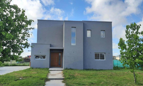 Imagen 2 de 25 de Oportunidad!!! Casa Al Agua En El Canton Norte.