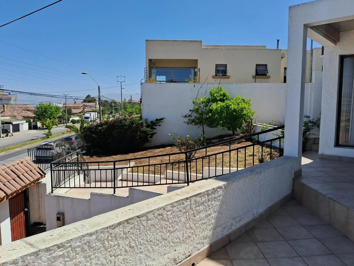 Imagen 4 de 23 de Amplia Y Hermosa Casa En Avenida Gabriela Mistral