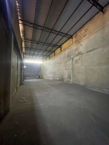 Galpón En Venta En La Avenida Constitución De Maracay Excelente Zona Comercial Listo Para Firmar Negociable Nela 24-23444