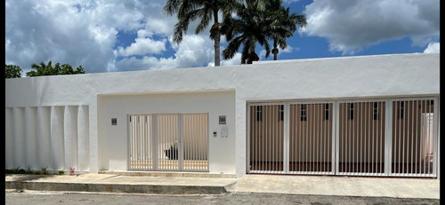 Imagen 23 de 26 de Casa En Renta De Una Sola Planta Con Alberca Zona Norte Meri