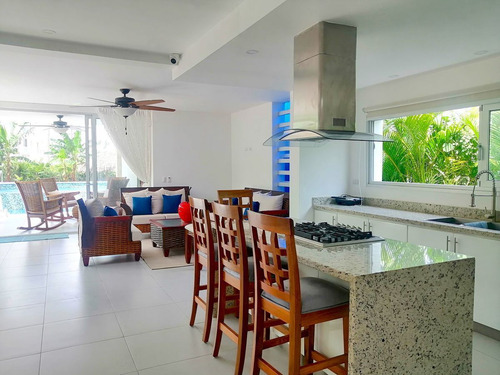 Villa En Venta En Playa Nueva Romana.