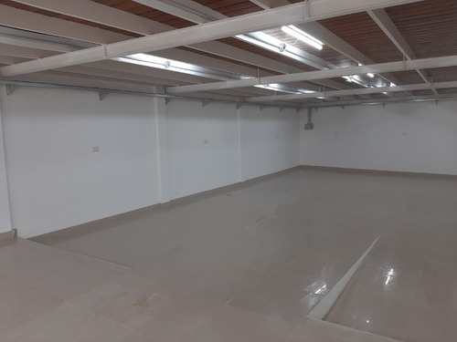 Imagen 4 de 9 de Local Varios Destinos Frente A Estación Virreyes. Cocina, 2 Baños, Entrepiso. 260 M2 Cubiertos