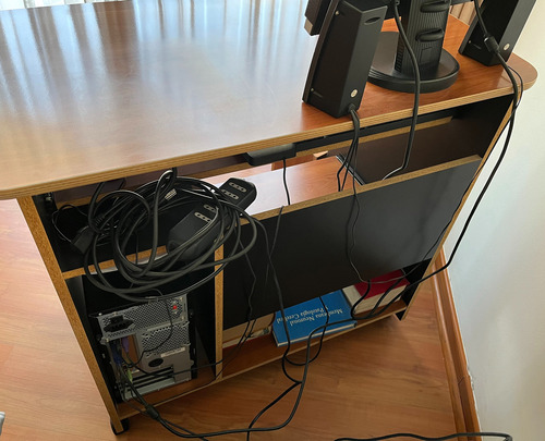 Mesa Para Computador Y Basurero (Usado)