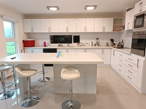 Casa En Venta De 4 Dorm. En Frutillar