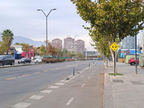 Gran Oportunidad Local En Zona Exclusiva, Vitacura