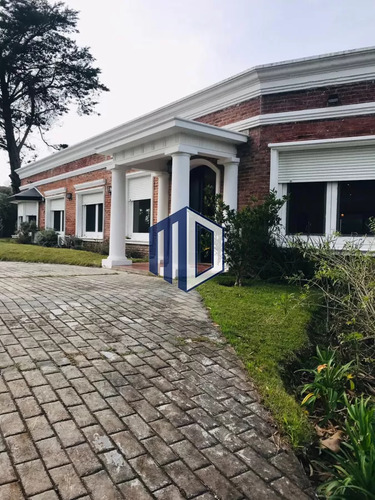 Casa Ubicada En Zona De Paz Y Tranquilidad.