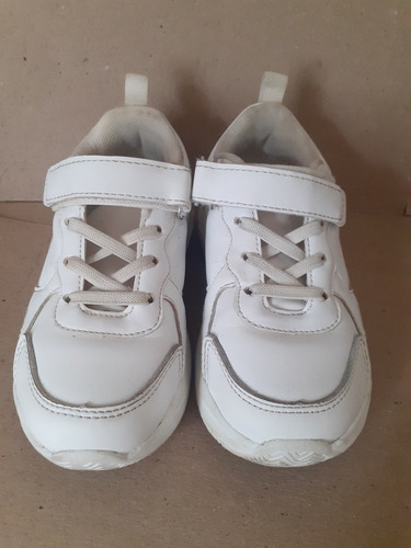 Zapatos Deportivos Niños/ Blancos (talla 11 Us)