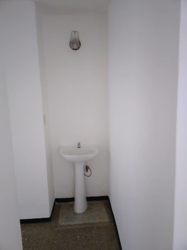 Imagen 9 de 11 de Modesto Apto En Jardines Del Valle, A 3 Cuadras Del Metro