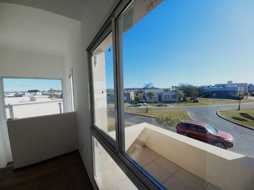 Imagen 15 de 28 de Casa En Venta En San Ramiro - Pilar Del Este