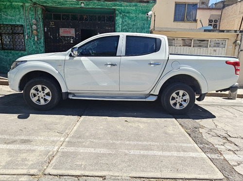 Mitsubishi L200 2.4 Cabina Doble 4x2 Mt