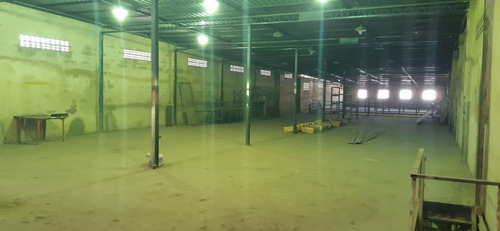 Imagen 2 de 5 de Galpon En Alquiler, Av. Bolivar, Puerto La Cruz