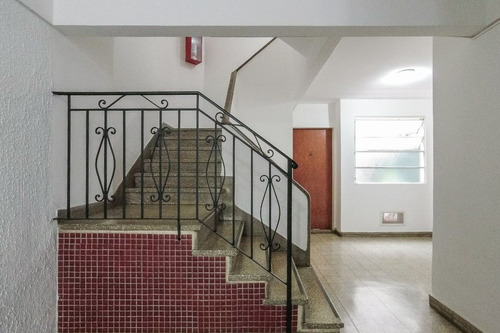 Depto 2 Amb C/balcón En Urquiza 1ro X Escalera