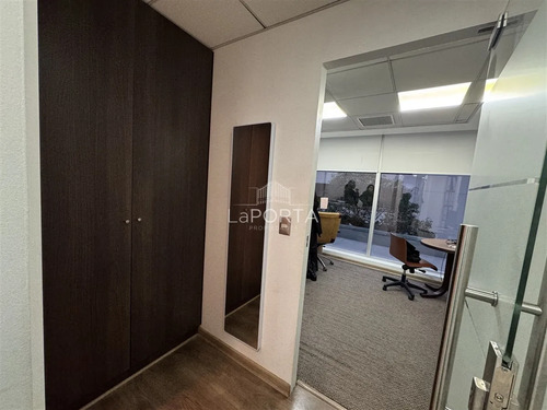 Exclusiva Oficina 70 M2 /pedro De Valdivia /sector Comercial