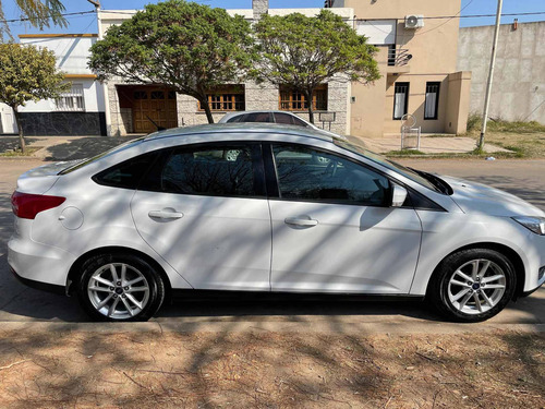 Imagen 6 de 18 de Ford Focus 4p Mt Vendo/permuto
