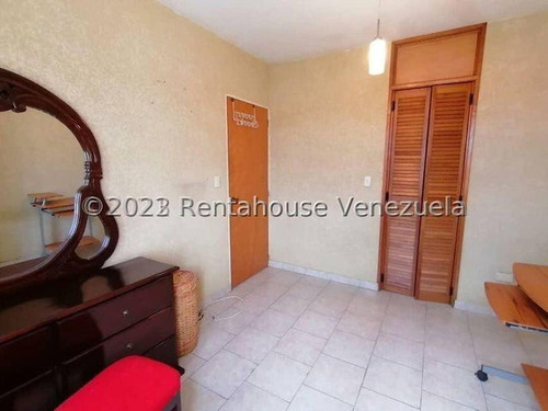En Venta Acogedor Y Confortable Apartamento Tipo Estudio, Maritza L. Luminoso, Ventilado, Con Agradable Vista Panoramica, 2 4 6 3 4 1 Cuenta Con Sala De Fiesta.