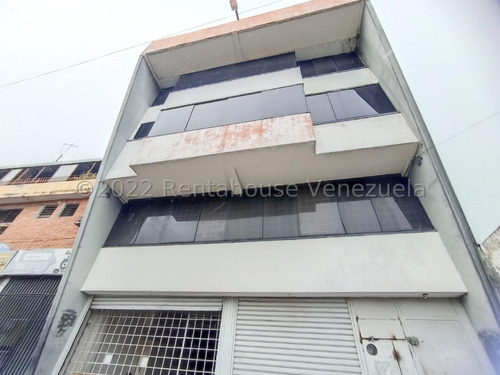 Edificio En Venta Av. Libertador De Barquisimeto  R E F  2 - 3 - 1 - 5 - 2 - 5 - 2  Mehilyn Perez