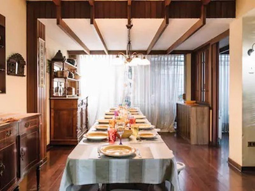 Casa Esquina Tradicional Cercana A Clínica Alemana