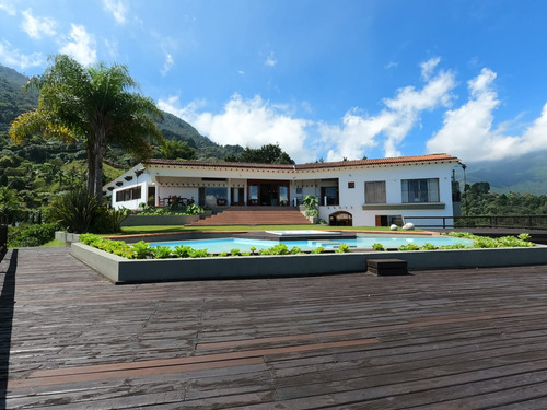 Se Vende Exclusiva Casa Campestre En El Alto Del Escobero Envigado!