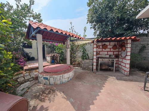 Casa En Venta En Col. Iztaccihuatl De Dos Niveles Con Jardín.