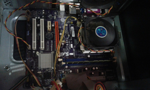 Imagen 1 de 4 de Tarjeta Madre Ddr400 +procesador+fancooler+memoria 1gb