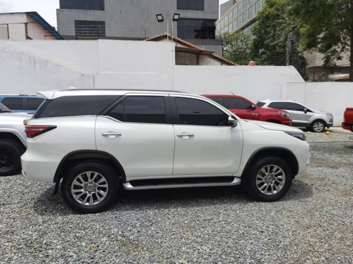 Imagen 3 de 11 de Toyota Fortuner