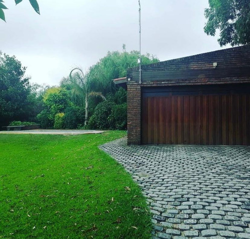 Chalet 2 Plantas En Zona Residencial El Pinar