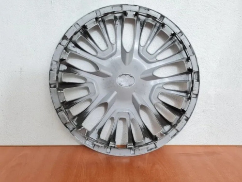 Tapón Copa Polvera Para Rin De Toyota Hilux Rin 16 2021-2023 (Usado)
