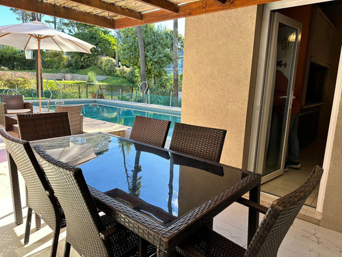 Casa En Venta - 5 Dormitorios 4 Baños - Pinamar