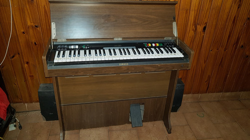 Órgano Yamaha Cn70 Funcioando Todo Muy Bien Con Parlantes (Usado)