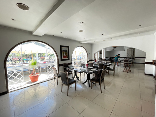 Excelente Local Comercial Frente A Mall Plaza Tobalaba