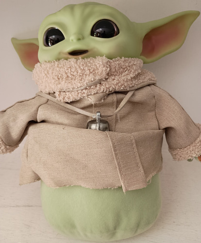 Muñeco Baby Yoda Star Wars Con Accesorio Mattel 28cm (Usado)