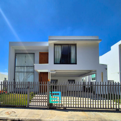 Casa De Lujo En Proyecto Cerrado De Alto Nivel