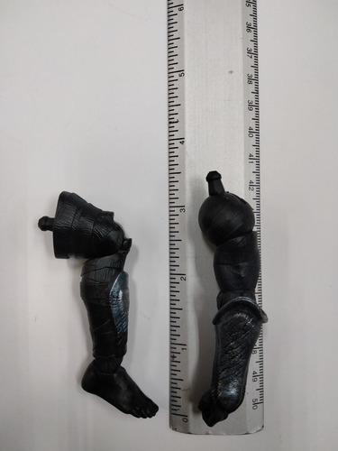 Dc Multiverse Ares Cnc, Pierna Derecha Y Brazo Izquierdo (2) (Usado)