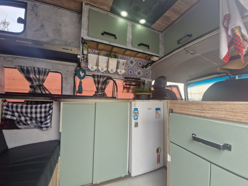 Kombi Home Com Teto Alto Imperdível