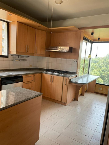 Imagen 3 de 7 de Exclusivo Y Amplio Apartamento En Av. Bolívar De Lechería