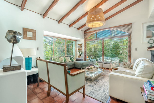 Hermosa E Impecablecasa En Venta De 4 Dorm. Las Condes