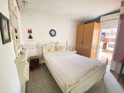 Naudy Escalona & Maribel Morillo Asesores Inmobiliarios De Rentahouse Venden Fabulosa Casa En Excelente Zona De Cabudare