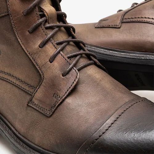 Bota democrata cheap garage marrom