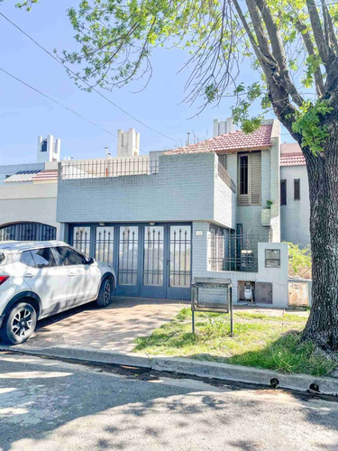 Casa En Venta En Pergamino Con Patio Y Cochera