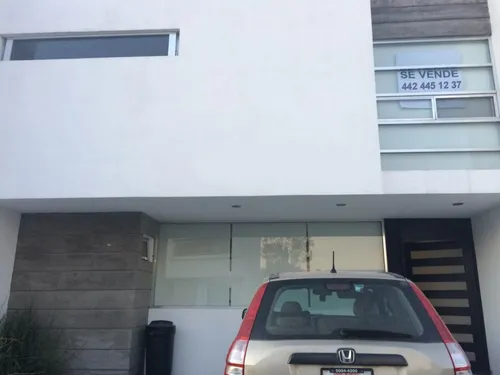 Casa En Venta En Milenio Iii, Privada, Alberca Techada, 3 Recamaras, Roof Garden