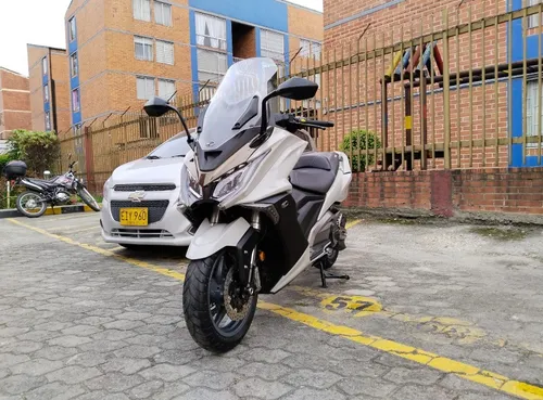 Kymco Maxiscooter Ak550
